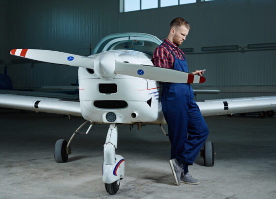 workman with smartphone plane 1